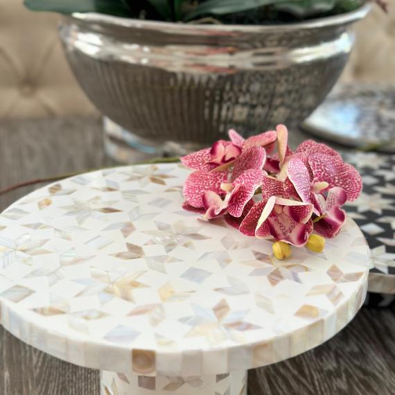 Raw Luxe Round Cake Stand